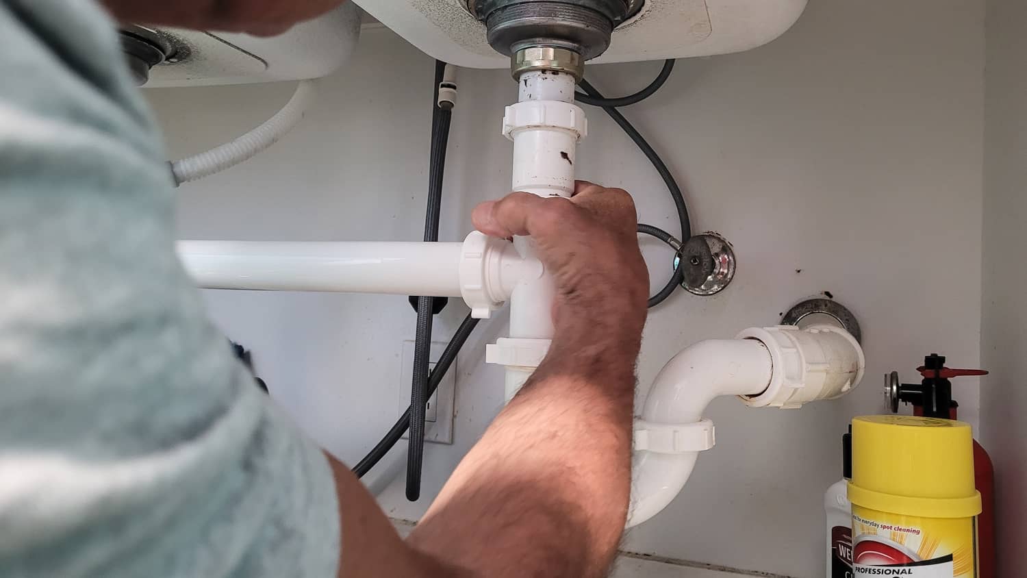631a44b8f6e1e158844f868b_handyman-at-home-tightening-seals-on-plumbing-pipe-2022-08-01-03-59-46-utc (1)