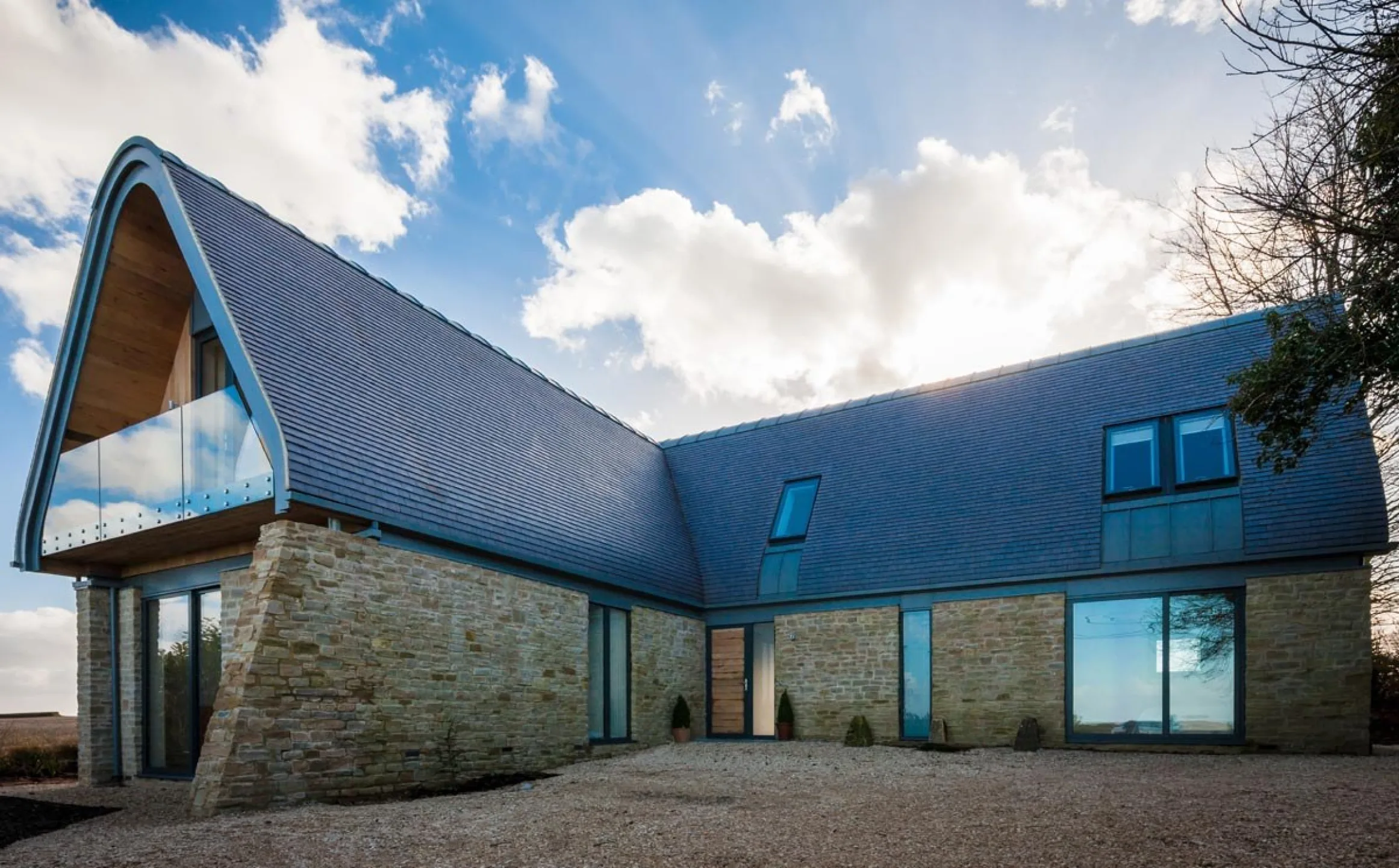 Dreadnough-Staffordshire-Blue-a-contemporary-project-designed-by-Adrian-James-Architects-with-Staffs-Blue-Clay-tiles
